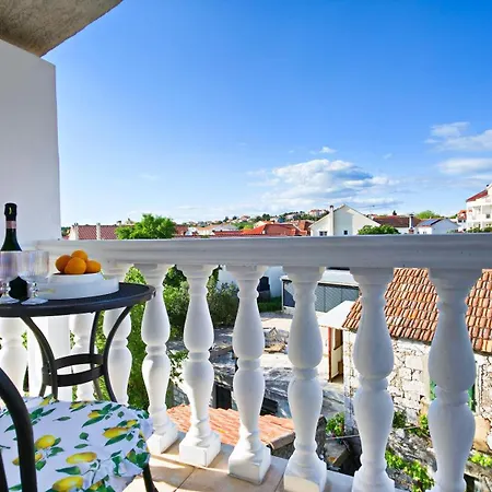Apartment Tri Ferala -
