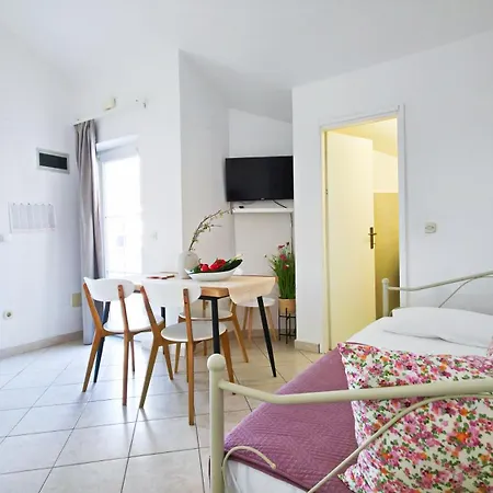 Tri Ferala -