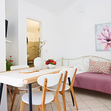 Tri Ferala -