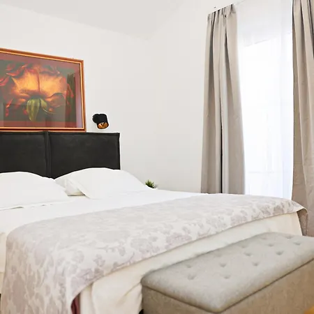 Tri Ferala - Apartment Pakostane
