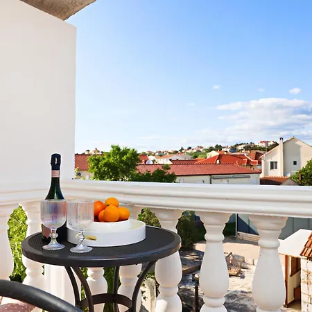 Apartment Tri Ferala -