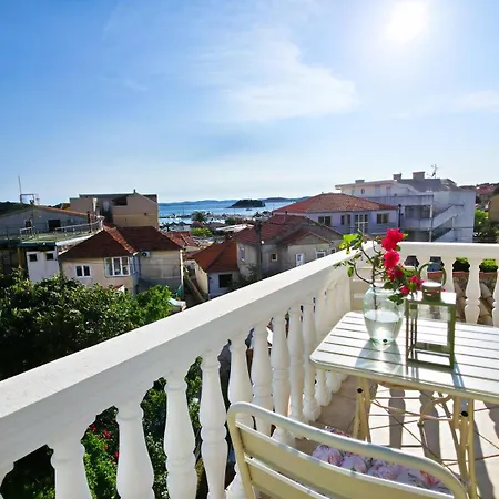 Tri Ferala -
