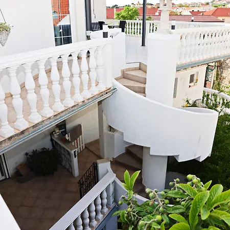 Tri Ferala - Apartment Pakostane