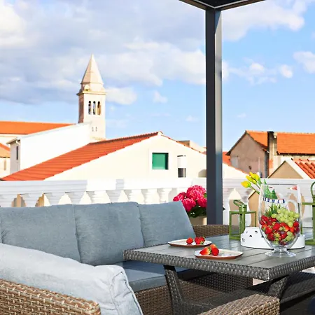 Apartment Tri Ferala -