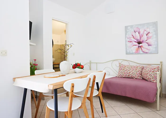 Tri Ferala -