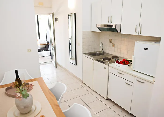 Tri Ferala -