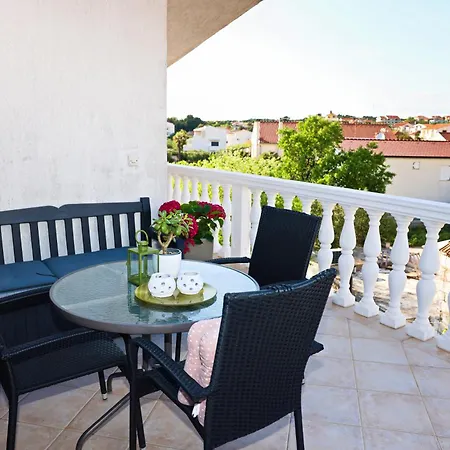 Tri Ferala - Apartamento Pakoštane