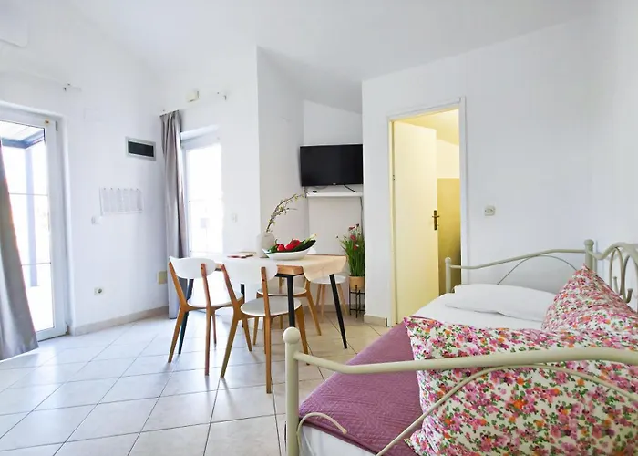Tri Ferala -